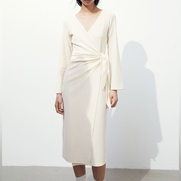 H&M || Cream jersey wrap dress - Picture 2 of 9